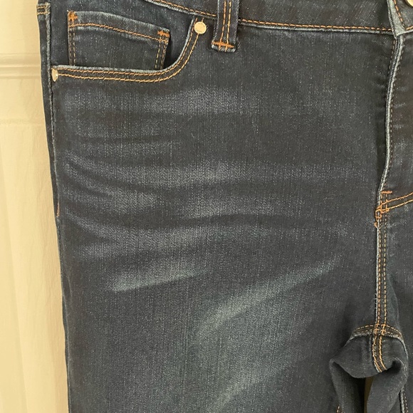 💥WHBM Skinny jeans. Size 2R💥 - Picture 4 of 7